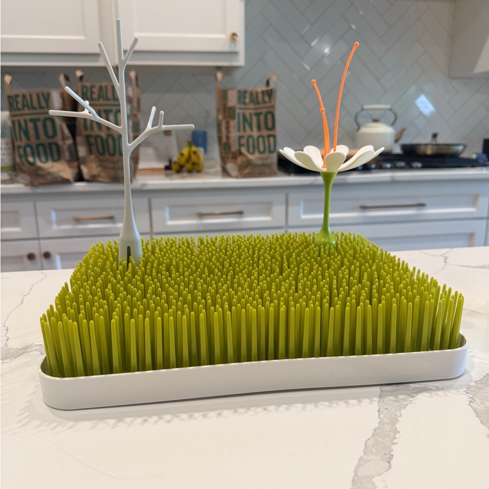 Green Grass Bottle Drying Rack with White Tray and Flower Stem